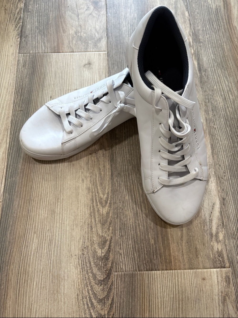 Tommy Hilfiger White Low-Top Sneakers with Navy Lining